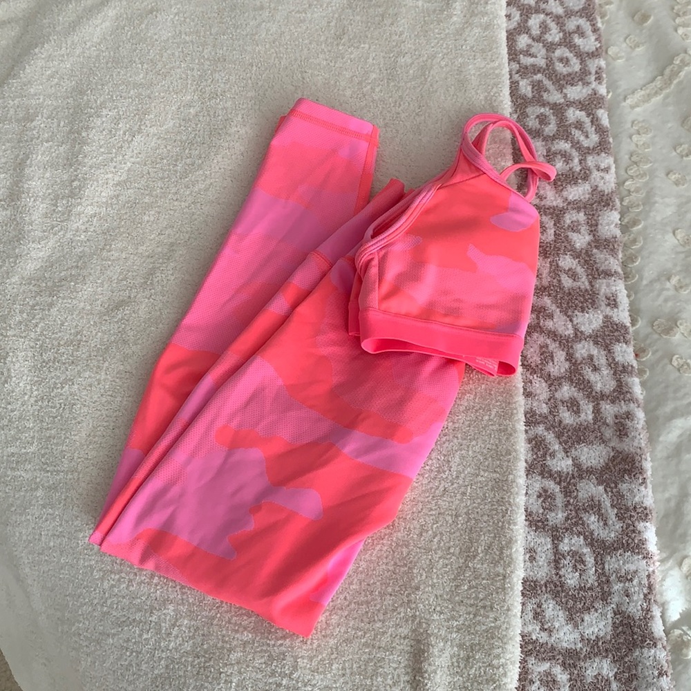 women’s aerie workout set!